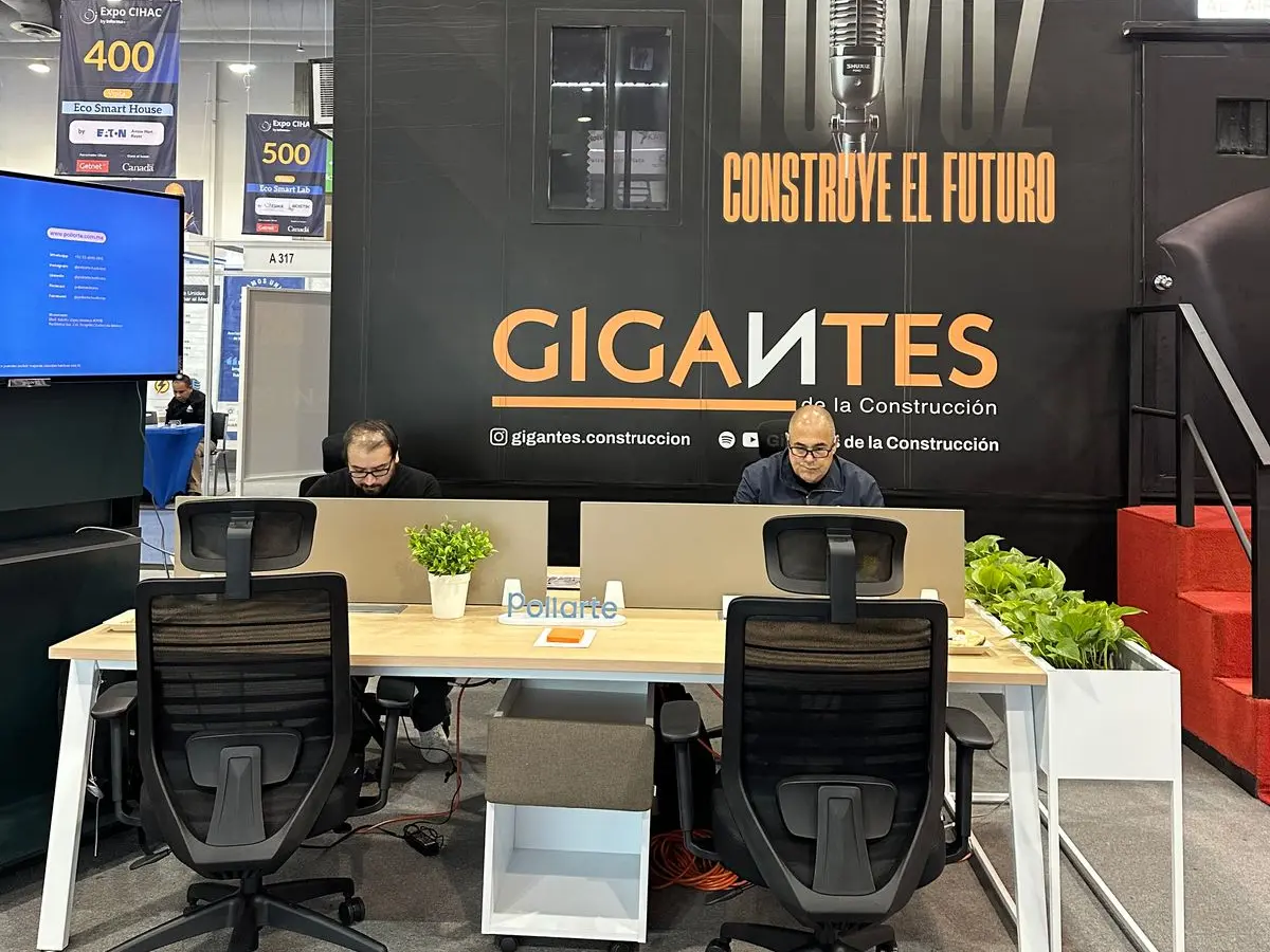Stand de Gigantes de la Construcción y Poliarte en Expo CIHAC 2026, con la Estación Skand II de Poliarte para dos personas